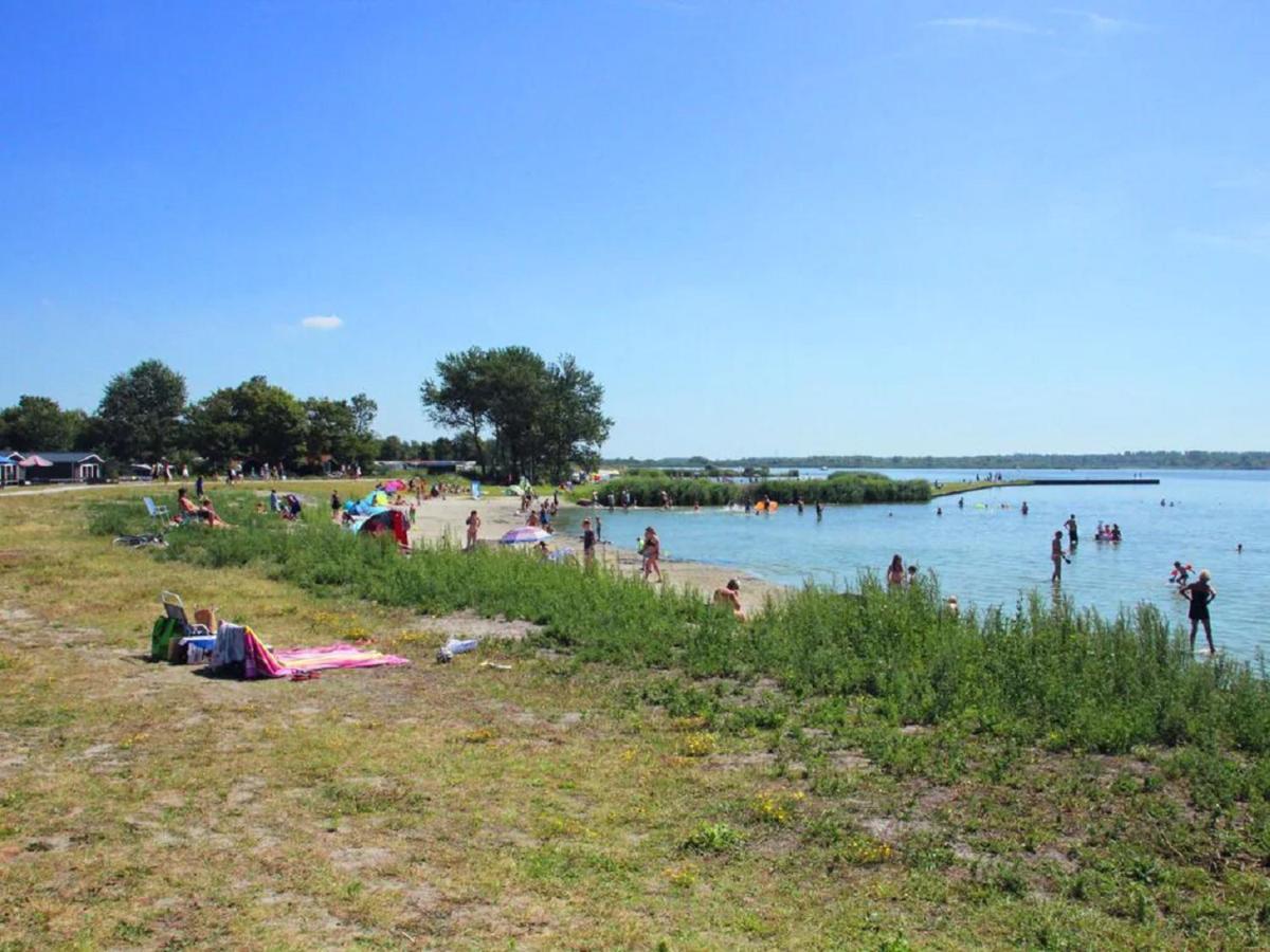 Chalet Op Camping Lauwersoog Met 3 Slaapkamers En Vaatwasser - Joycasa Exterior photo